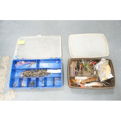 130 - Carton containing sea fishing accessories to include hooks, weights etc.