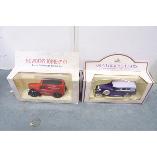 148 - Collection of modern diecast and other model vehicles to include buses, trucks, Corgi examples, also... 