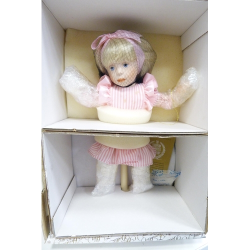 152 - Collection of boxed Franklin Mint Heirloom Doll Company porcelain-head dolls to include 'Friday's Ch... 