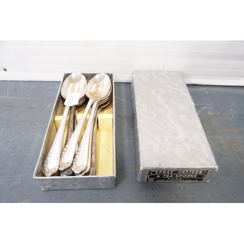 165 - Boxed cutlery to include a Viner's 'Mosaic' canteen, butter knives, teaspoons etc (one shelf).