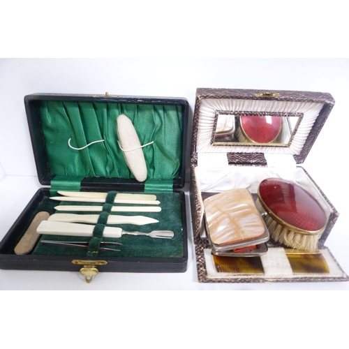 172 - Plated flatware to include tablespoons, cased pair of preserve spoons with mother of pearl handles, ... 