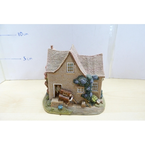 196 - Group of model thatched cottages and buildings, to include examples by Lilliput Lane. (9)