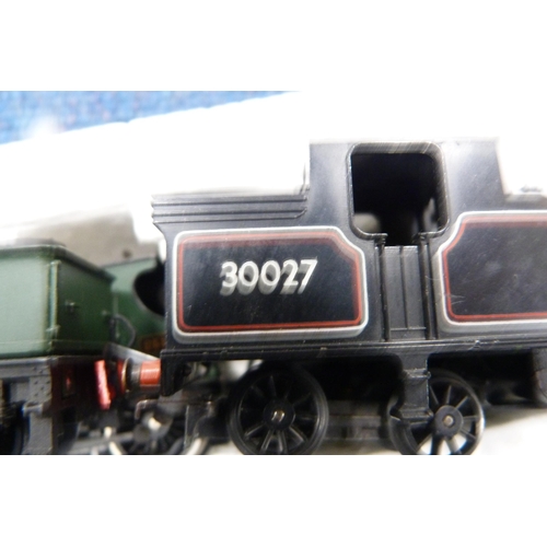 2 - Two cartons containing an 00 gauge locomotive 30027, another loco with tender, 2516, boxed Marklin D... 