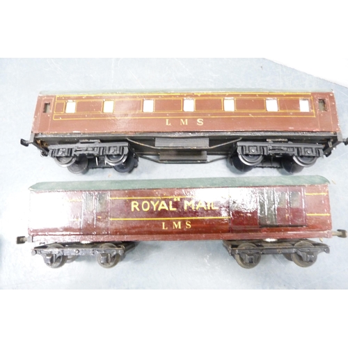 20 - Hornby clockwork LMS locomotive, Royal Mail LMS carriages, coaches, boxed 00 gauge Tri-ang R.188 bri... 