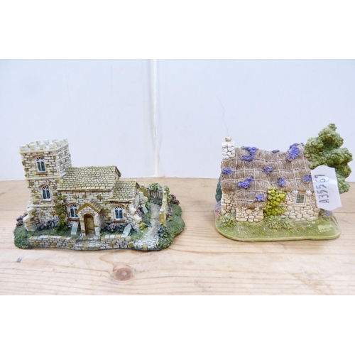 200 - Collection of model thatched cottages and buildings, mostly by Lilliput Lane.  (15)