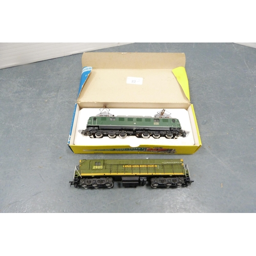 22 - Trix Express International 2433 locomotive, Canadian National 2900 locomotive, two Hornby 00 gauge F... 