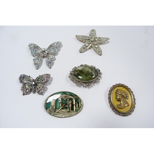 255 - Collection of costume jewellery to include brooches, necklaces etc., contained in a box and an Itali... 