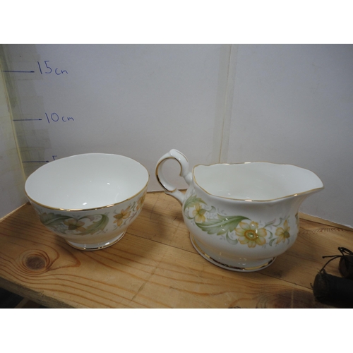 270 - Duchess 'Greensleeves' pattern part dinner and tea set, approximately eighty pieces.