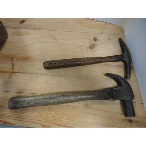 278 - Small group of vintage and later tools to include a billhook, two hammers etc., some with original w... 