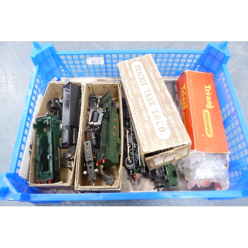 28 - Two cartons containing Great Western clockwork locomotive, parts, Tri-ang Railways 00 gauge B256 loc... 