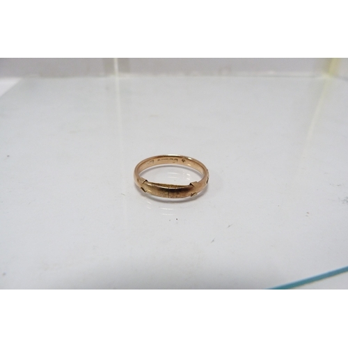 286 - 9ct gold lady's band ring, 2.9g.