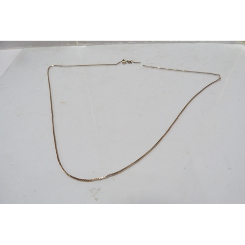 289 - 9ct gold lady's chain, 2.8g.