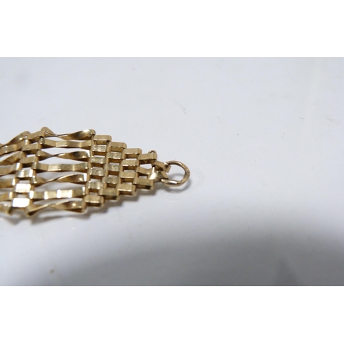 290 - 9ct gold gate bracelet, 6.4g.