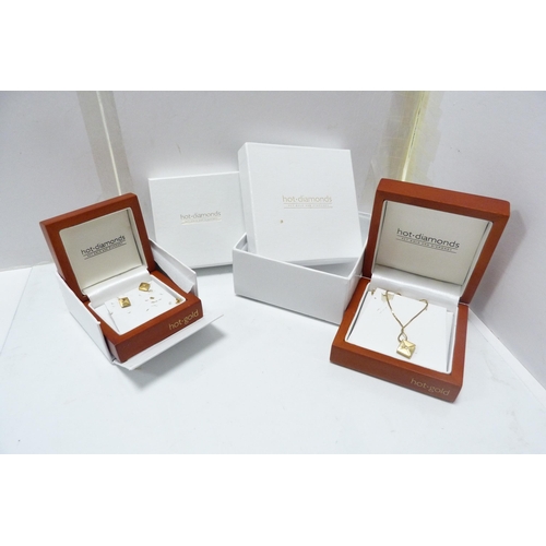 297 - Suite of Hot Diamonds 9ct gold jewellery comprising an envelope pendant set with a small brilliant-c... 