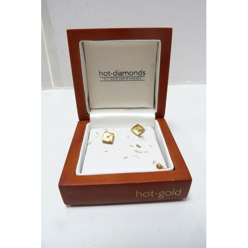 297 - Suite of Hot Diamonds 9ct gold jewellery comprising an envelope pendant set with a small brilliant-c... 