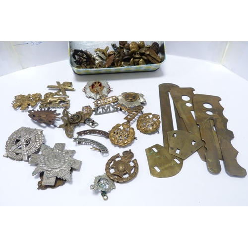 315 - Collection of assorted military cap badges and buttons, mainly Scottish regiments, also a collection... 