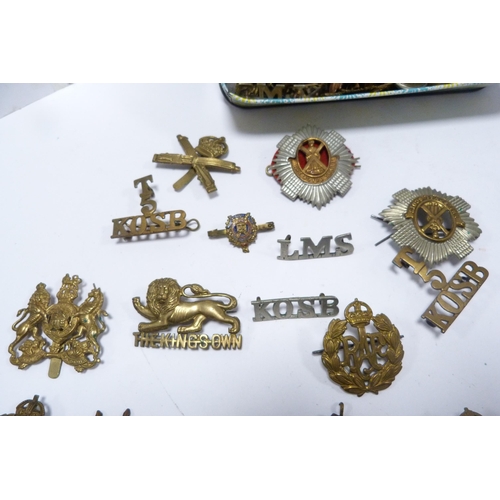 315 - Collection of assorted military cap badges and buttons, mainly Scottish regiments, also a collection... 