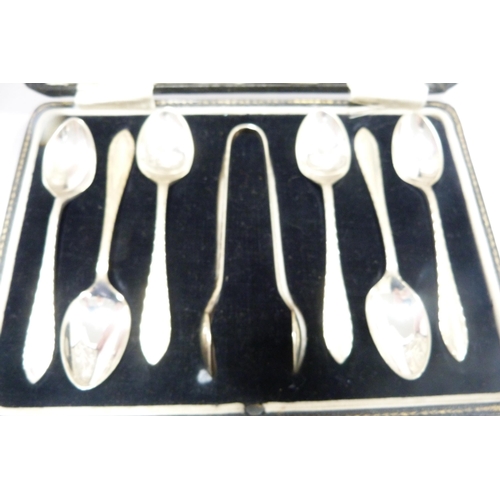 322 - Box of EP flatware to include a ladle, tablespoons and table forks, and a boxed set of six teaspoons... 