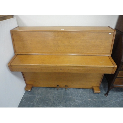 333 - Lindner cottage-style piano.