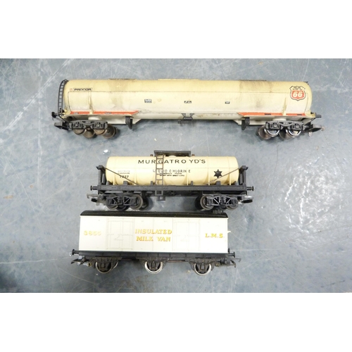 34 - Hornby Dublo two-rail 0-6-0 tank goods electric train set, 2006, rolling stock, Tri-ang grain wagon,... 