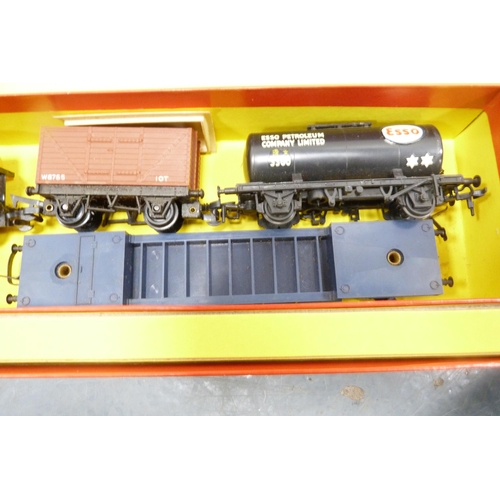 35 - Tri-ang 00 gauge Electric Model Railway, RS.27, in original box.