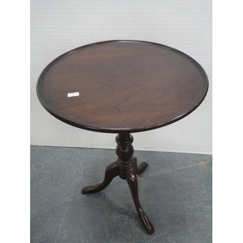 368 - Mahogany wine table and an oak occasional table.  (2)