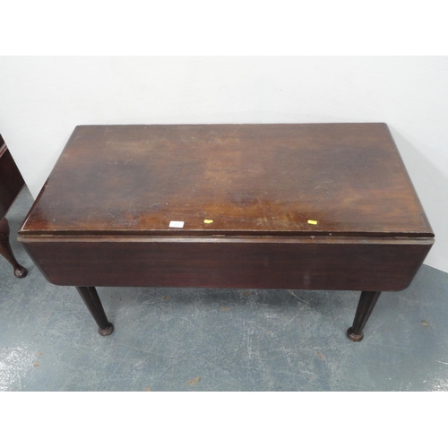 375 - Antique mahogany Pembroke table.