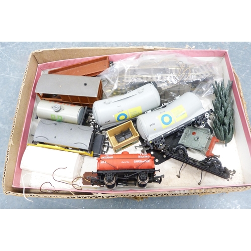 38 - Carton containing 00 gauge accessories to include examples by Trix, Hornby and Playcraft,BR brake se... 