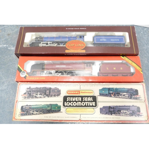 40 - Carton containing a boxed Hornby 00 gauge R.066 LMS 4-6-2 locomotive with tender, Hornby Toplink 00 ... 