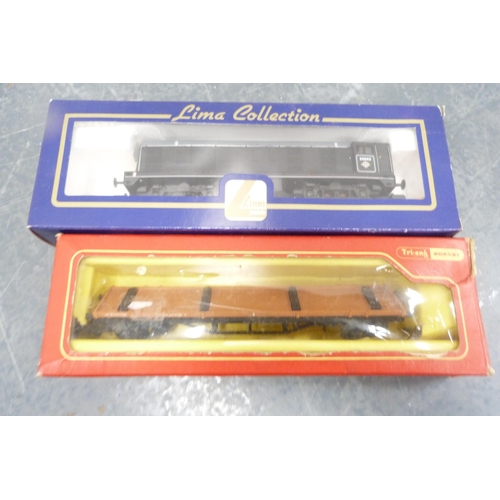 40 - Carton containing a boxed Hornby 00 gauge R.066 LMS 4-6-2 locomotive with tender, Hornby Toplink 00 ... 