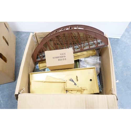 50 - Model railway accessories to include bridges, buildings, boxed Tri-ang 00 gauge R.126 stock car, box... 