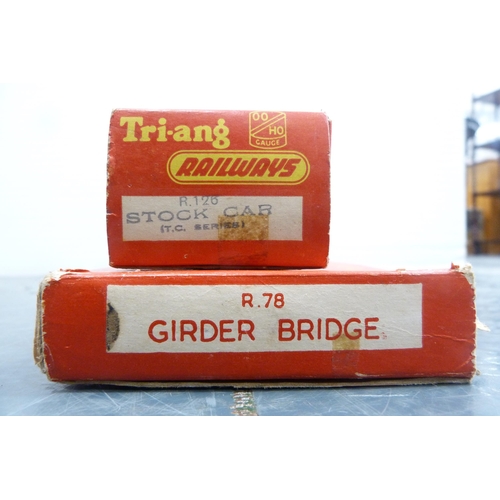 50 - Model railway accessories to include bridges, buildings, boxed Tri-ang 00 gauge R.126 stock car, box... 