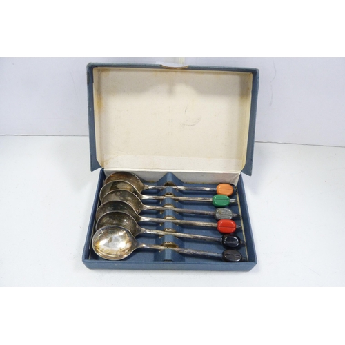 88 - Part canteen of Oneida cutlery in fitted case, other loose flatware, table ornaments, Eiffel Tower o... 