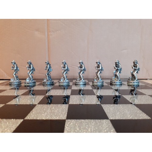 164 - Tudor Mint Wizards and Dragons chess set with board, 2002 (one shelf).