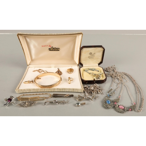 100 - Collection of vintage jewellery to include silver, gem set, marcasite, rolled and filled gold, brooc... 