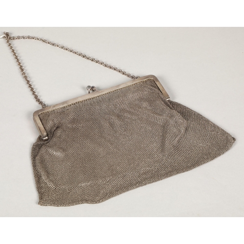 207 - Fine chainmail evening bag, the silver clasp frame marked 1921 with 925 Chester import mark, the cha... 