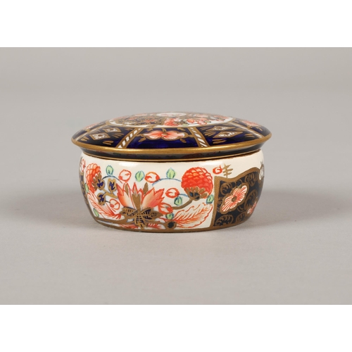 216 - Royal Crown Derby Imari pattern lidded pot, lid diameter 7cm