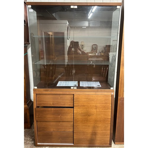 573 - Skovby contemporary glass display cabinet, H 186.5cm, W 106cm, D 49cm