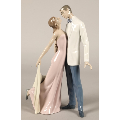 686 - Lladro figure, man & woman dancing