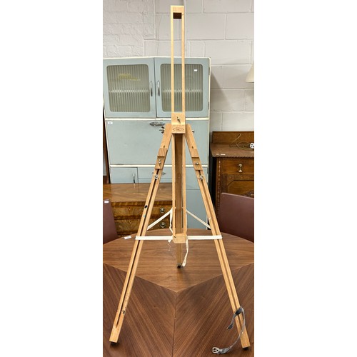 591 - Winsor & Newton easel