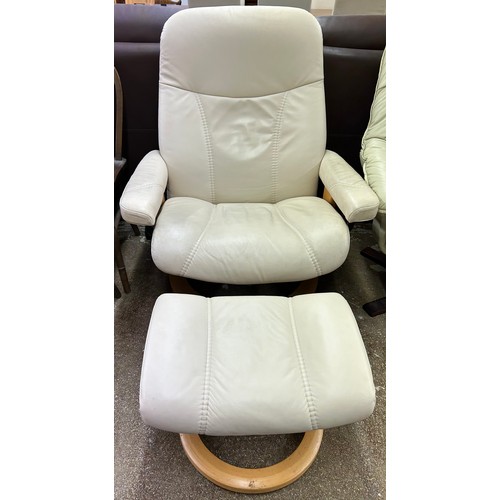 611 - Stressless cream leather swivel chair with foot stool