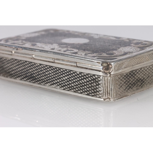 106 - Russian 84 zlotnik grade silver niello snuff box, the top and bottom surface decorated with engine t... 