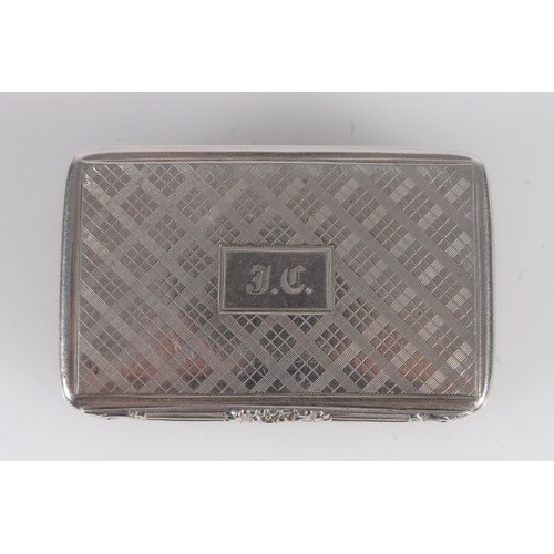 47 - Antique George IV silver snuff box of rectangular shape with rounded corners, the body with simulate... 