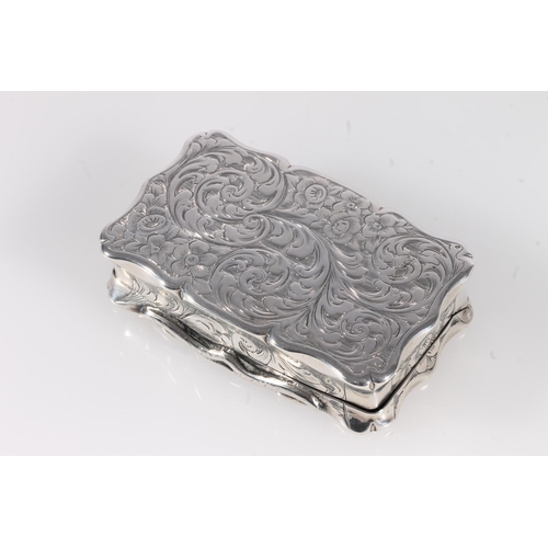 48 - Antique Victorian silver snuff box of rectangular shape with serpentine edge, the body incised with ... 