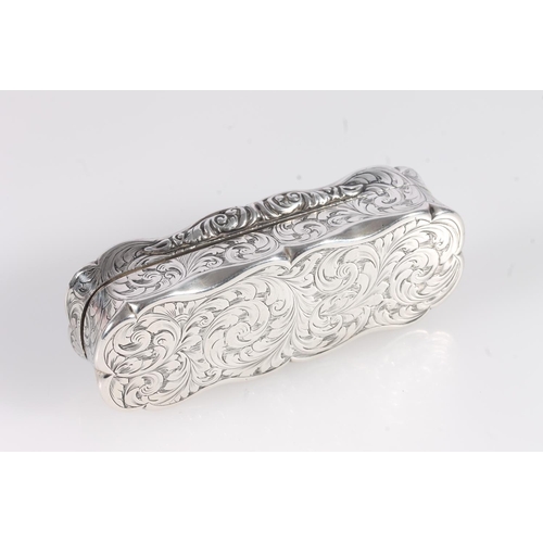 50 - Antique Victorian silver snuff box of rectangular shape with serpentine edge, the body with incised ... 