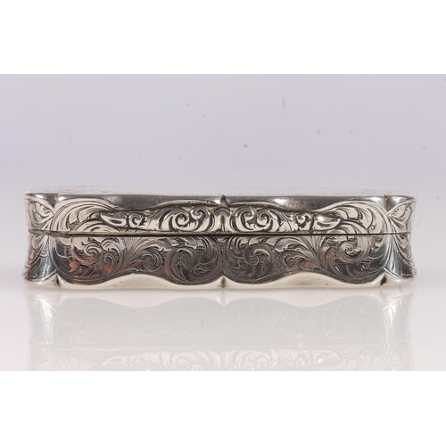 50 - Antique Victorian silver snuff box of rectangular shape with serpentine edge, the body with incised ... 