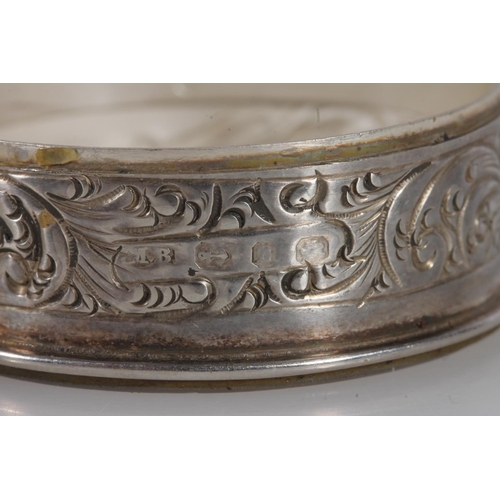 65 - Antique Victorian silver pill or snuff box of circular shop, the top and bottom with sheet of banded... 