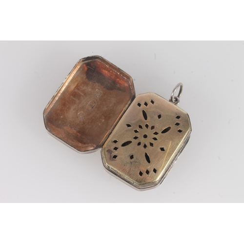 97 - Antique Georgian silver vinaigrette of curved rectangular shape with canted corners, decorated with ... 