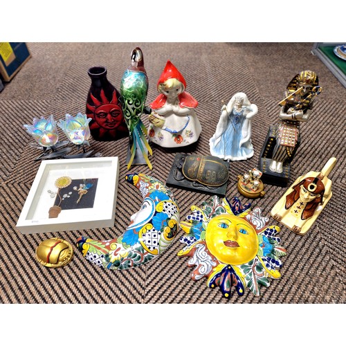 376 - Collection of decorative items including Pharoah figure, parrot, 3D pictures etc.