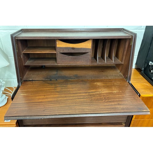 646 - Three-drawer vintage writing bureau